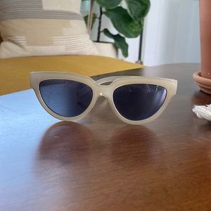 Tan car eye sunglasses